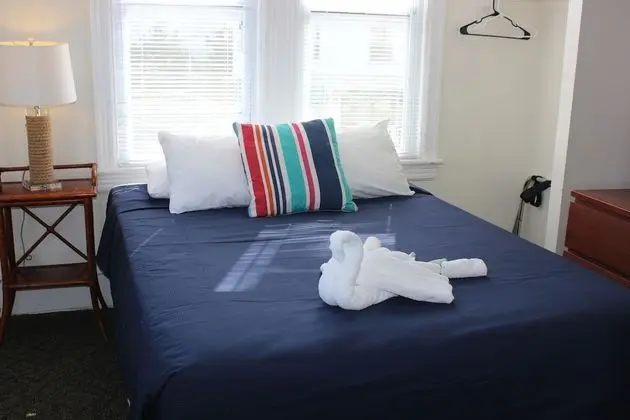 Standard Oda (1 Full Bed)