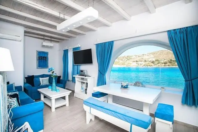 BLUE LUXURY HOUSE  SEA FRONT