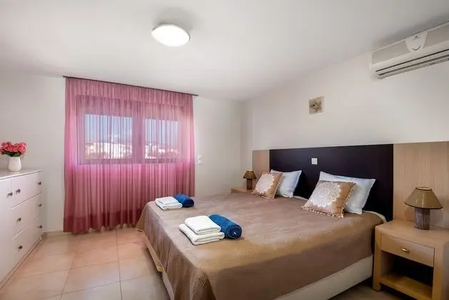 Villa, 4 Yatak Odası (2 seperate entrances, 2 Floors)