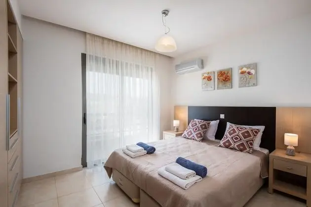Villa, 4 Yatak Odası (2 seperate entrances, 2 Floors)