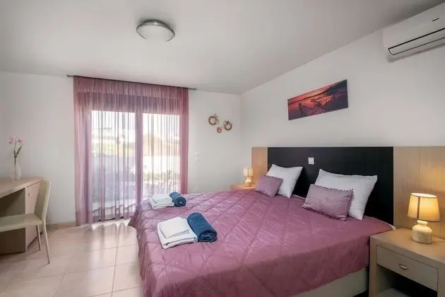 Villa, 4 Yatak Odası (2 seperate entrances, 2 Floors)