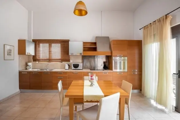 Villa, 4 Yatak Odası (2 seperate entrances, 2 Floors)