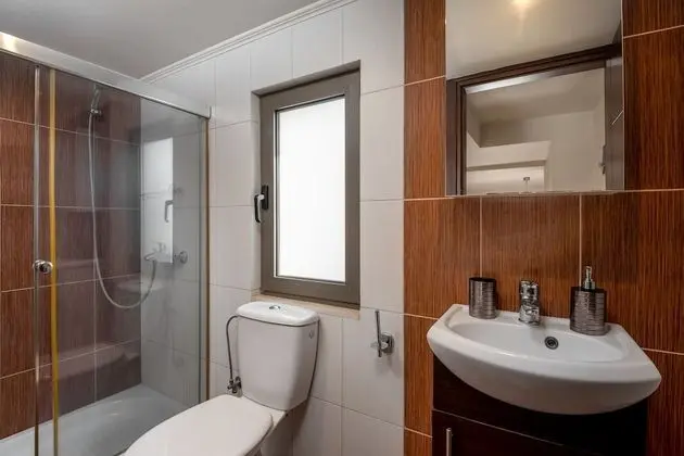 Villa, 4 Yatak Odası (2 seperate entrances, 2 Floors)