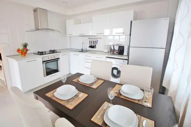 2 Bedrooms Villa