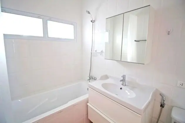 2 Bedrooms Villa