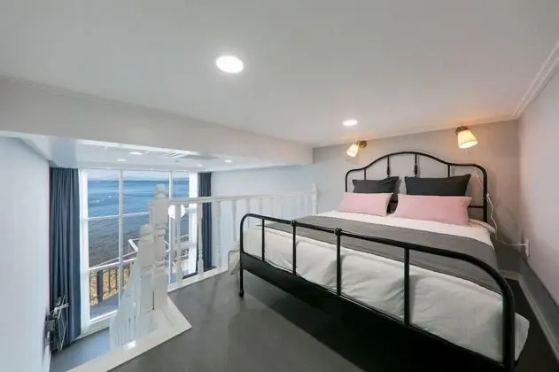 Oda (A-102 duplex bed)
