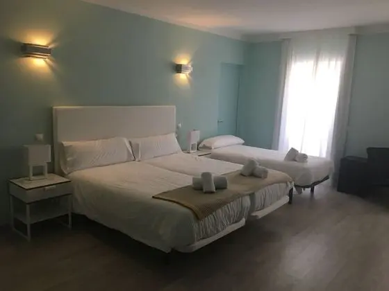Üç Kişilik Oda