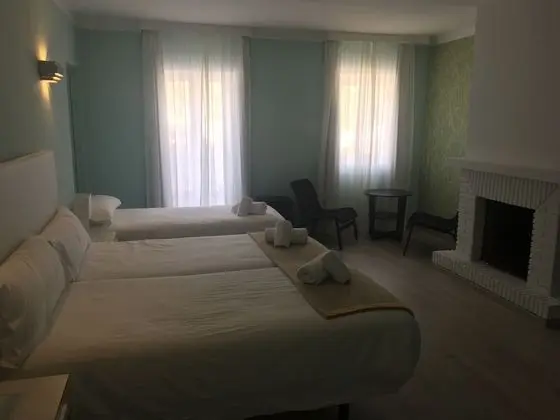 Üç Kişilik Oda