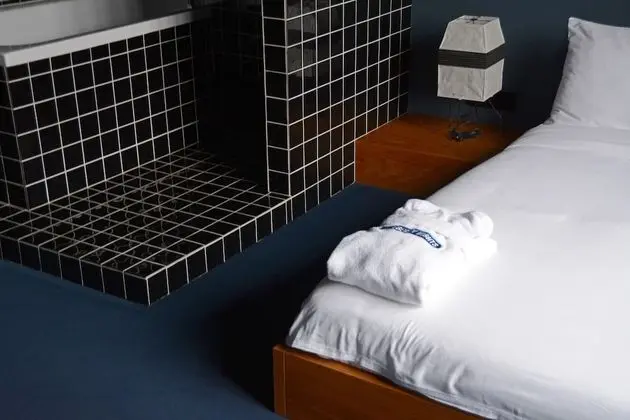 Deluxe Tek Büyük Yataklı Oda (with Bath)