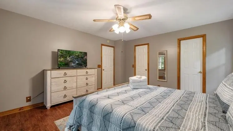 Ev