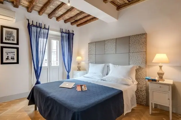 Design Üç Kişilik Oda, Avlu Manzaralı