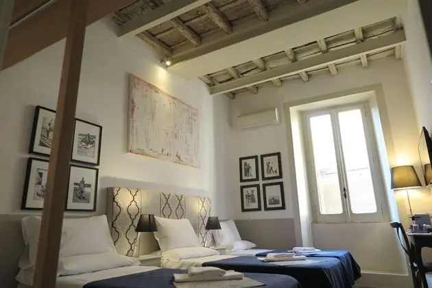 Design Üç Kişilik Oda, Avlu Manzaralı