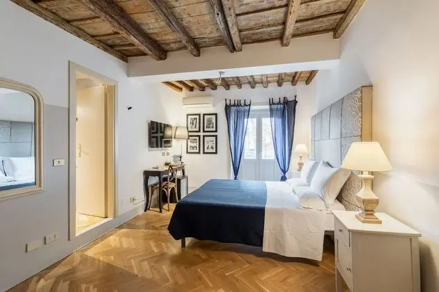 Romantic Tek Büyük veya İki Ayrı Yataklı Oda, Avlu Manzaralı