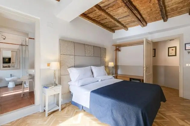 Romantic Tek Büyük veya İki Ayrı Yataklı Oda, Avlu Manzaralı