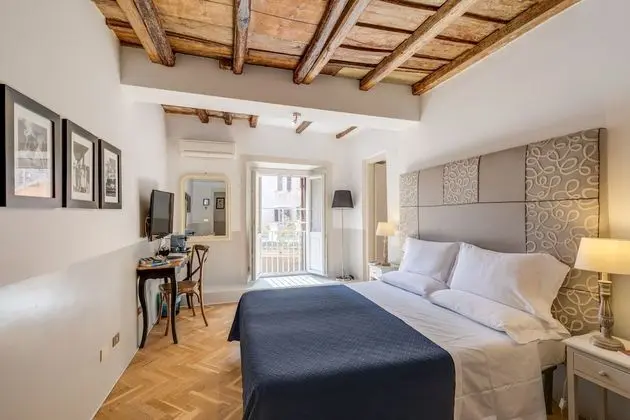 Romantic Tek Büyük veya İki Ayrı Yataklı Oda, Avlu Manzaralı