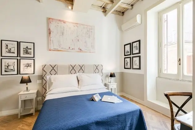 Romantic Tek Büyük veya İki Ayrı Yataklı Oda, Avlu Manzaralı