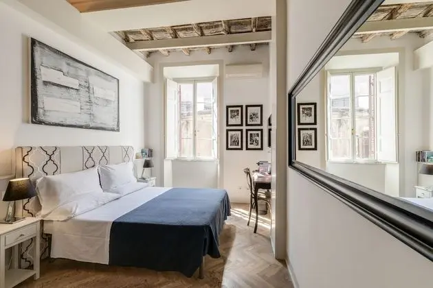 Romantic Tek Büyük veya İki Ayrı Yataklı Oda, Avlu Manzaralı