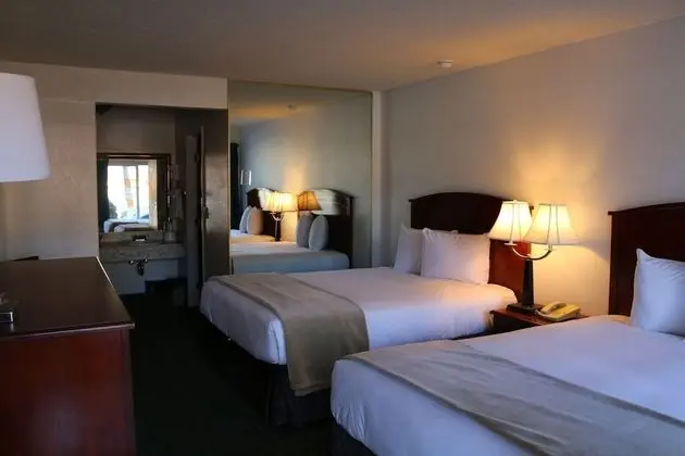 2 Queen Beds Non Smoking (No Pets Allowed)
