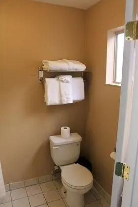 2 Queen Beds Non Smoking (No Pets Allowed)