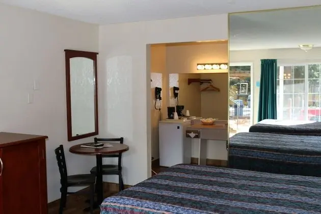 2 Queen Beds Non Smoking (Pet Friendly)