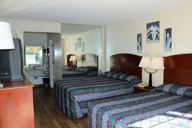 2 Queen Beds Non Smoking (Pet Friendly)