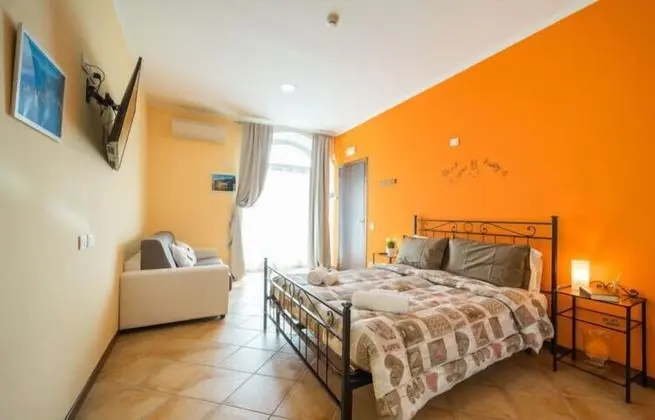 Oda, 1 Çift Kişilik Yatak ve Çekyat (MANDELLO 3)