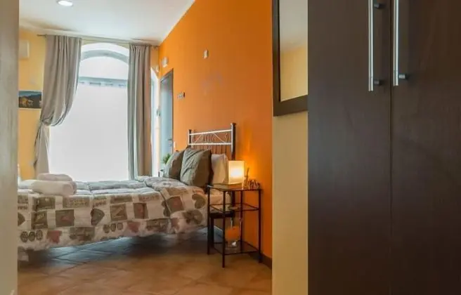 Oda, 1 Çift Kişilik Yatak ve Çekyat (MANDELLO 3)