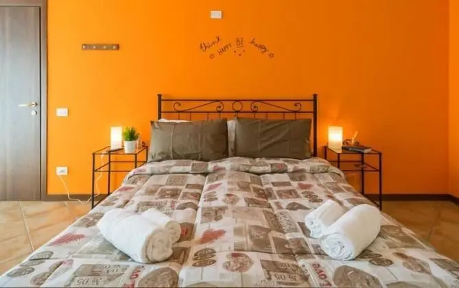 Oda, 1 Çift Kişilik Yatak ve Çekyat (MANDELLO 3)