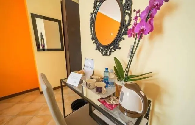 Oda, 1 Çift Kişilik Yatak ve Çekyat (MANDELLO 3)