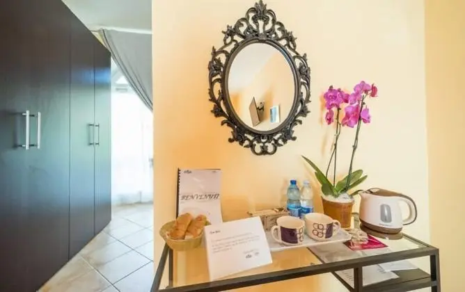 Oda, 1 Çift Kişilik Yatak ve Çekyat (MANDELLO 3)