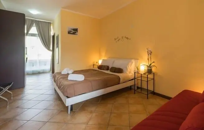 Oda, 1 Çift Kişilik Yatak ve Çekyat (VARENNA 2)