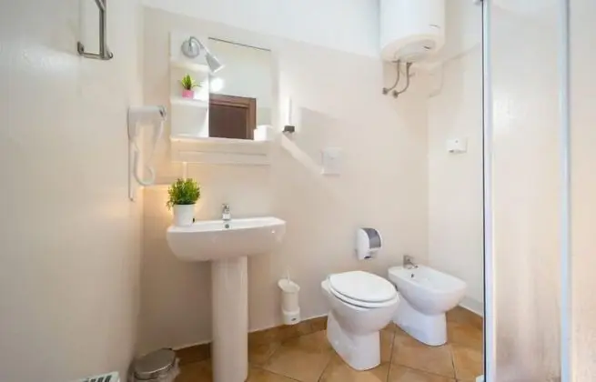 Oda, 1 Çift Kişilik Yatak ve Çekyat (VARENNA 2)