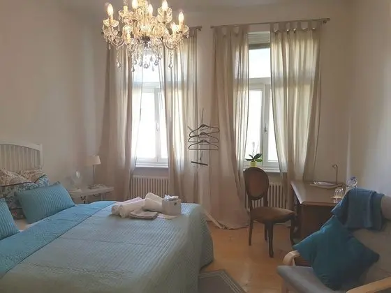Tek Büyük Yataklı Oda, Ortak Banyo