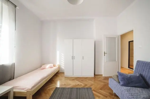 Dört Kişilik Oda, Ortak Banyo