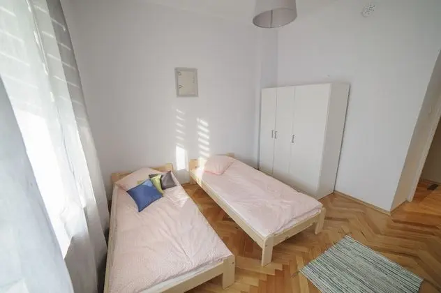 Tek Büyük Yataklı Oda, Ortak Banyo