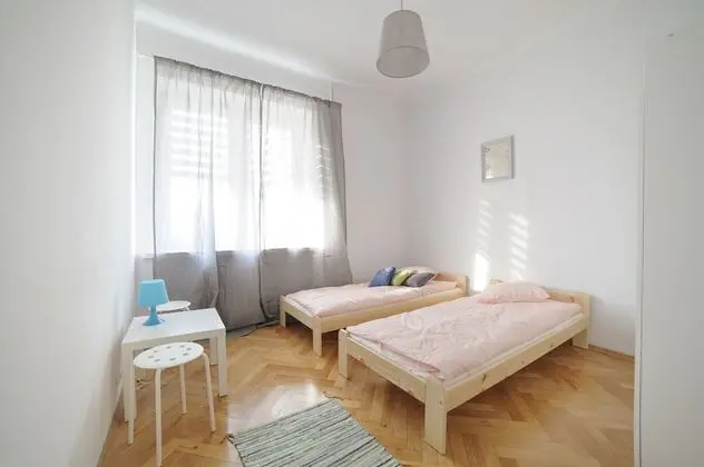 Tek Büyük Yataklı Oda, Ortak Banyo