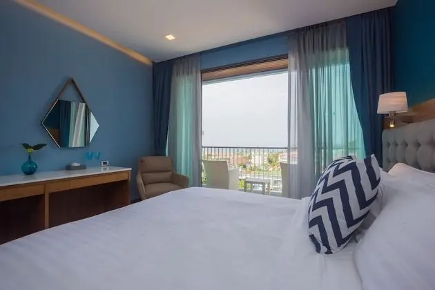 Deluxe Pool View Room With Balcony