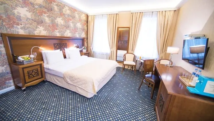Deluxe Tek Büyük Yataklı Oda