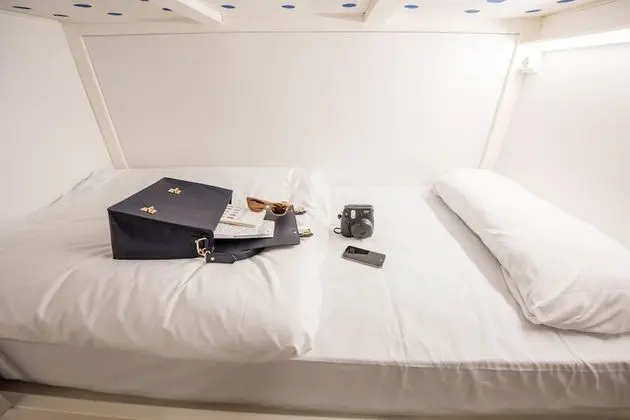 Bed in Shared Bedroom with 4 Beds