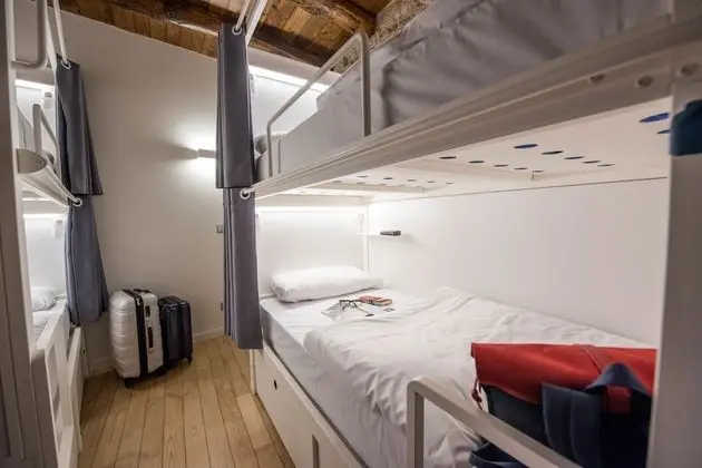 Bed in Shared Bedroom with 4 Beds
