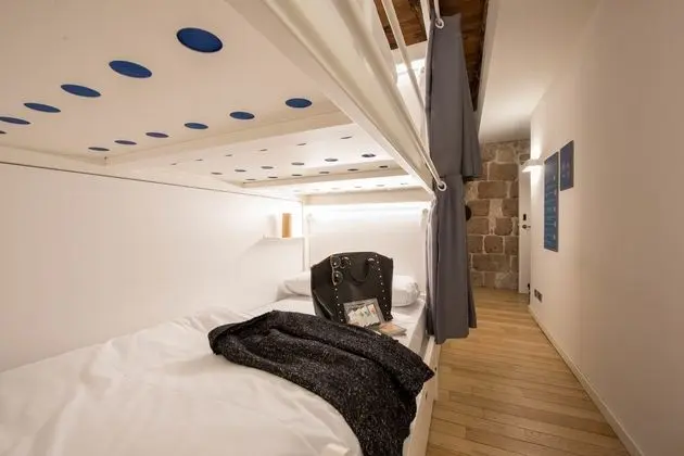 Bed in Shared Bedroom, Women only, with 8 Beds