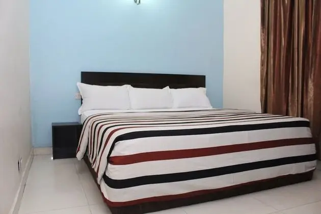 Standard Tek Büyük Yataklı Oda