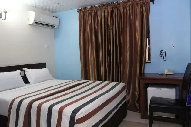 Standard Tek Büyük Yataklı Oda