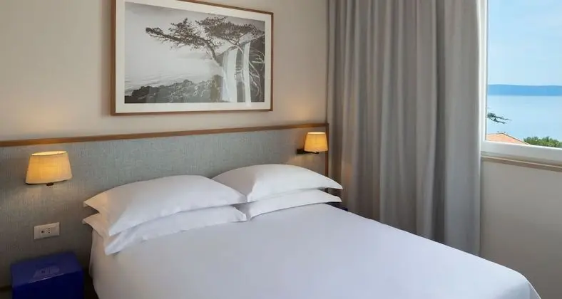 Junior Süit, Balkon, Kısmi Deniz Manzaralı