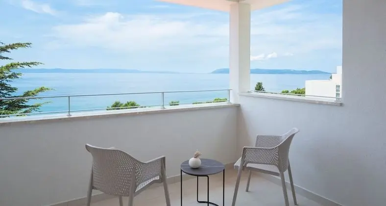 Junior Süit, Balkon, Kısmi Deniz Manzaralı