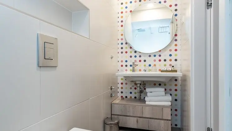 Standard Tek Büyük Yataklı Oda, Kısmi Deniz Manzaralı