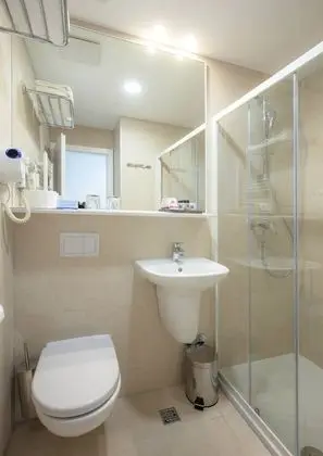Superior Tek Büyük Yataklı Oda, Balkon, Kısmi Deniz Manzaralı