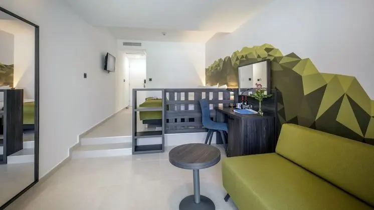 Superior Tek Büyük Yataklı Oda, Balkon, Park Manzaralı