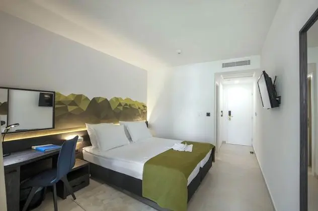Tek Kişilik Oda, Balkon, Kısmi Deniz Manzaralı