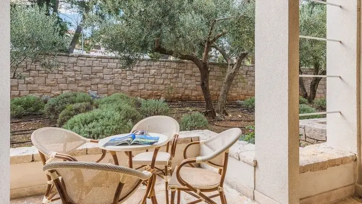 Superior Tek Büyük veya İki Ayrı Yataklı Oda, Balkon, Bahçe Manzaralı